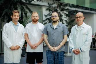 A csatolt fotón balról jobbra: Dr. Bari Gábor, Szikora Attila János, Hadabás János és Dr. Varga Sándor. Fotó: SZTE NKI/Sahin-Tóth István