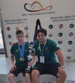 Malahov Kiril (balról)l és Sajgó László a prágai uszodában.