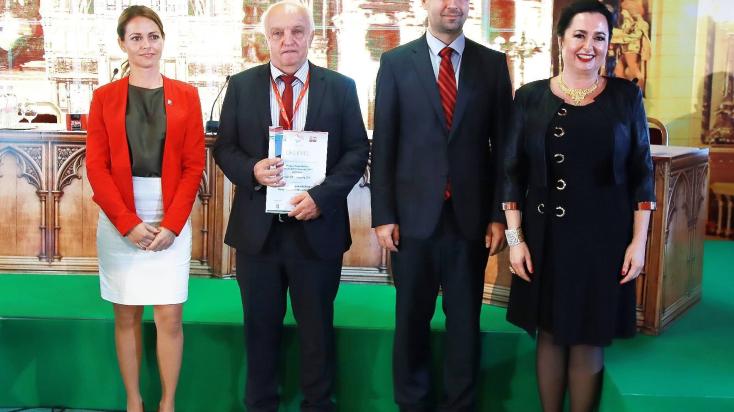 balról: Benedek Eszter, Pekó László, Dr. Feldman Zsolt mezőgazdaságért felelős államtitkár, Hermann Zsuzsanna a Trade magazin főszerkesztője