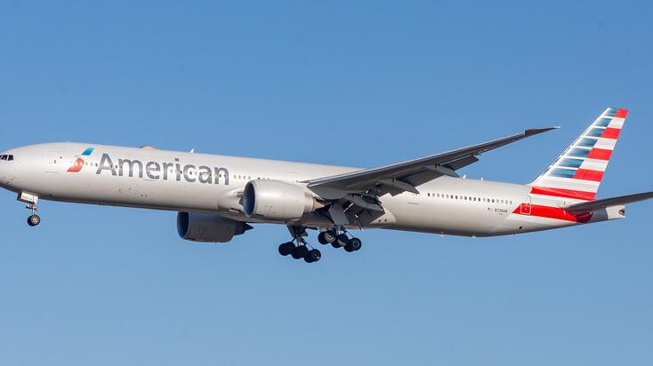 By Mitchul Hope - American Airlines | N728AN | Boeing 777-323(ER) | London Heathrow Airport (LHR/EGLL), CC BY-SA 2.0, https://commons.wikimedia.org/w/index.php?curid=157949519