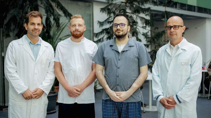 A csatolt fotón balról jobbra: Dr. Bari Gábor, Szikora Attila János, Hadabás János és Dr. Varga Sándor. Fotó: SZTE NKI/Sahin-Tóth István