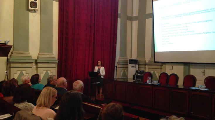 Balogh Beáta klinikai szakpszichológus a Lélekbe zárt fájdalomról tartott előadást