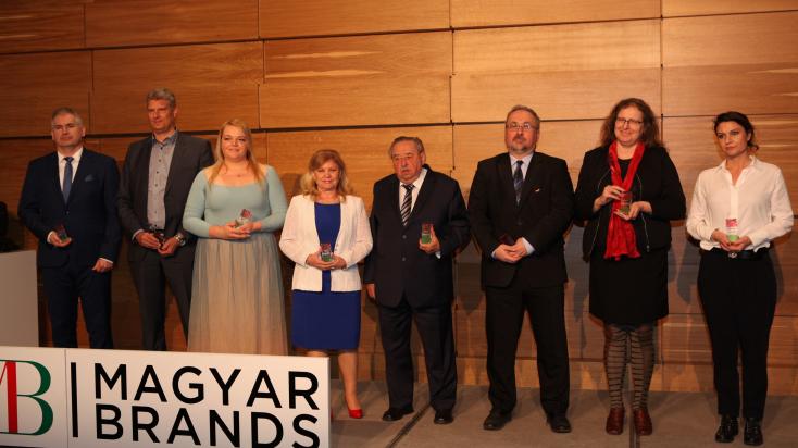 A díjazottak csoportképe