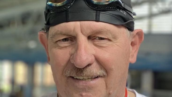 Kesik László a négy begyűjtött éremmel.