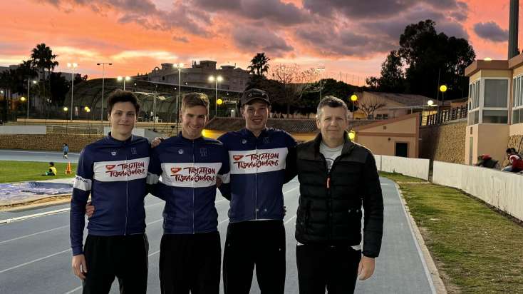 Lehmann Tibor (jobbról), Lehmann Csongor, Kiss Gergely és Kovács Gyula jól bevált edzőtáborozásuk helyszínén, a spanyolországi Polop városában.