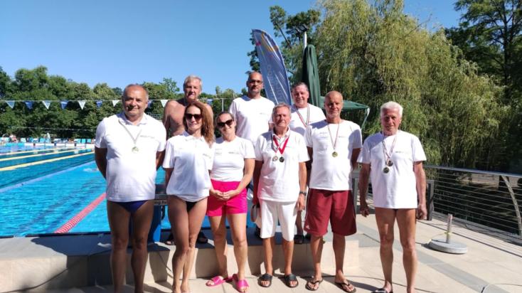 Első sor: Jurák Árpád (balról), Molnár Györgyi, Makainé Kun Éva, Kőszegi Károly, Lénárt György, Furuglyás Attila. Hátsó sor: Hatvani János (balról), Pásztor Róbert, Kesik László.