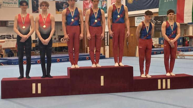 Az ifjúsági fiú „A” csapat a dobogó 2. fokán: Bolha Áron (balról), Murányi Bence János.