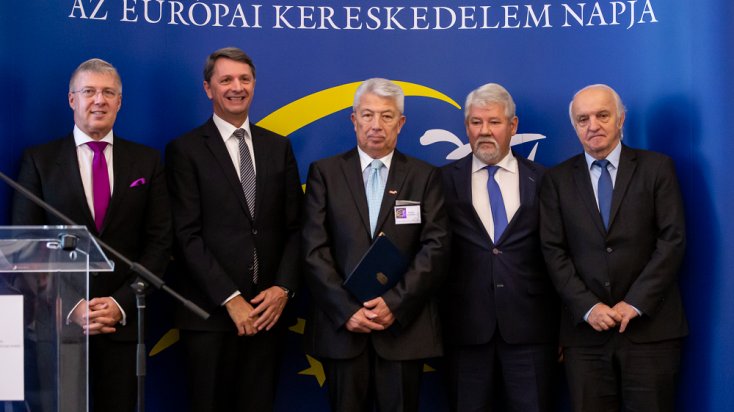 balról: Krisán László, Cseresnyés Péter, Papczun Ernő kitüntetett, Tolnay Tibor, Pekó László a CO-OP Hungary Zrt. igazgatóságának elnöke