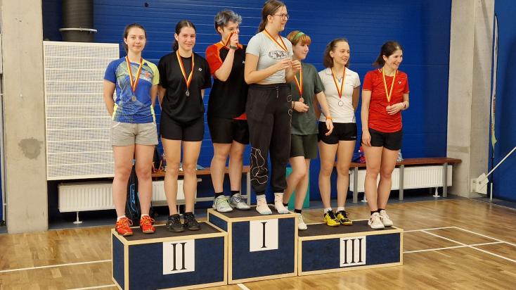 Az OB II. osztályú női páros dobogójának második fokán Imri Hanna (balról) és Csonka Borbála.