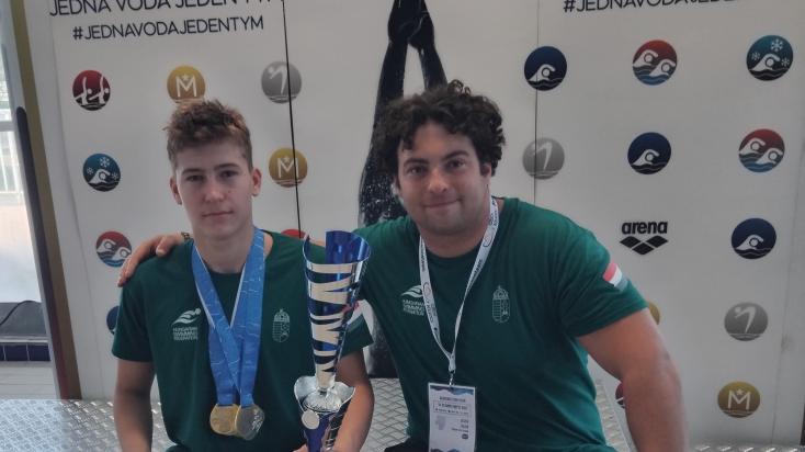 Malahov Kiril (balról)l és Sajgó László a prágai uszodában.