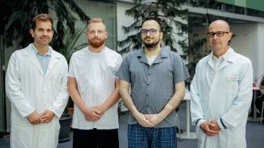 A csatolt fotón balról jobbra: Dr. Bari Gábor, Szikora Attila János, Hadabás János és Dr. Varga Sándor. Fotó: SZTE NKI/Sahin-Tóth István